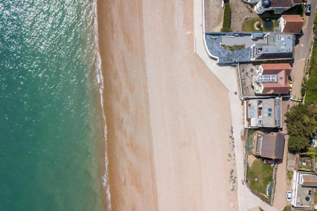 The Luxury Beach Property - Oceanbreeze ساندجيت المظهر الخارجي الصورة